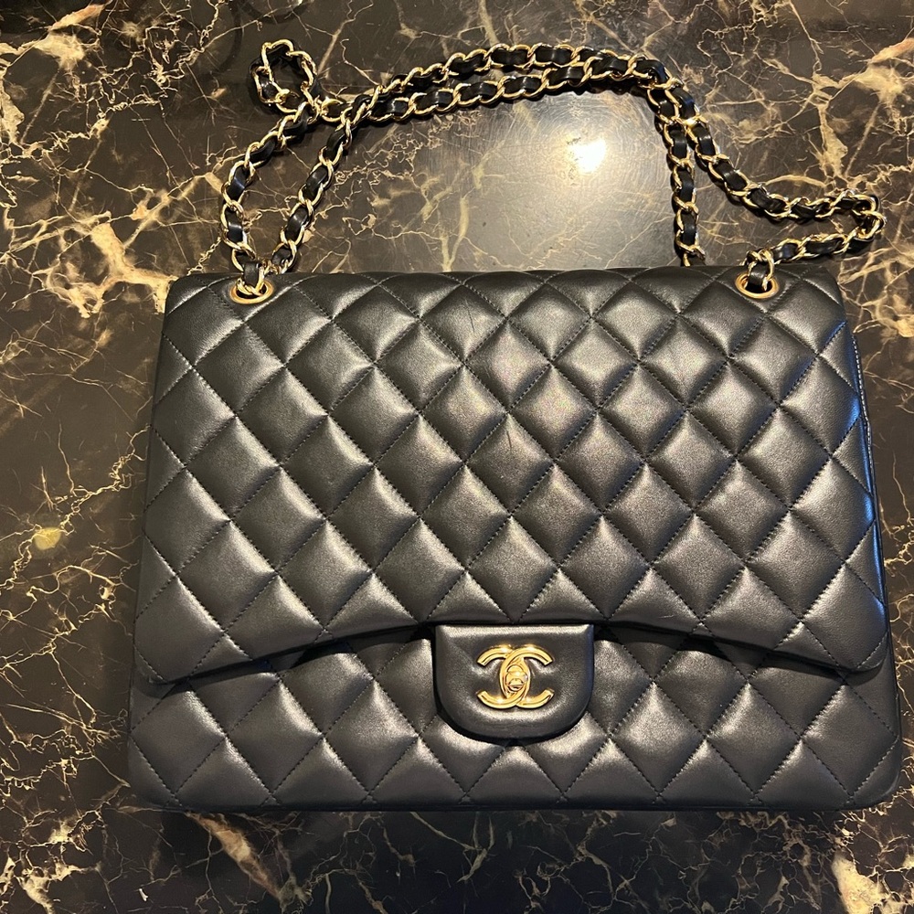 Chanel jumbo Black Quilted Leather Shoulder Bag 100% Authentic